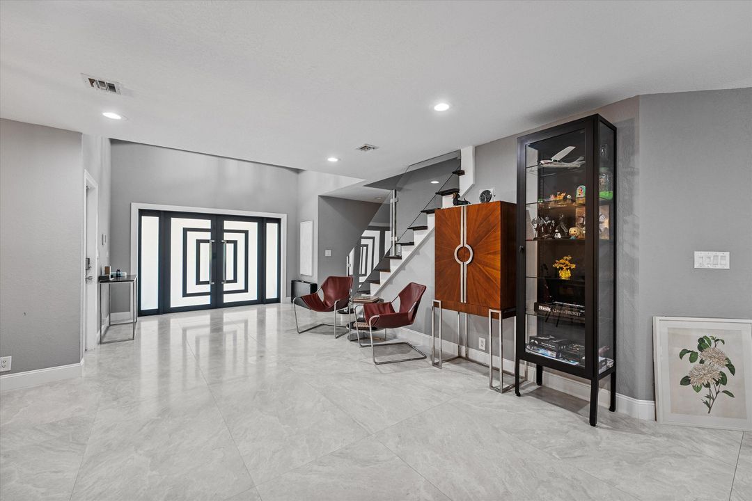 Под контрактом: $1,900,000 (6 спален, 6 ванн, 4292 Квадратных фут)