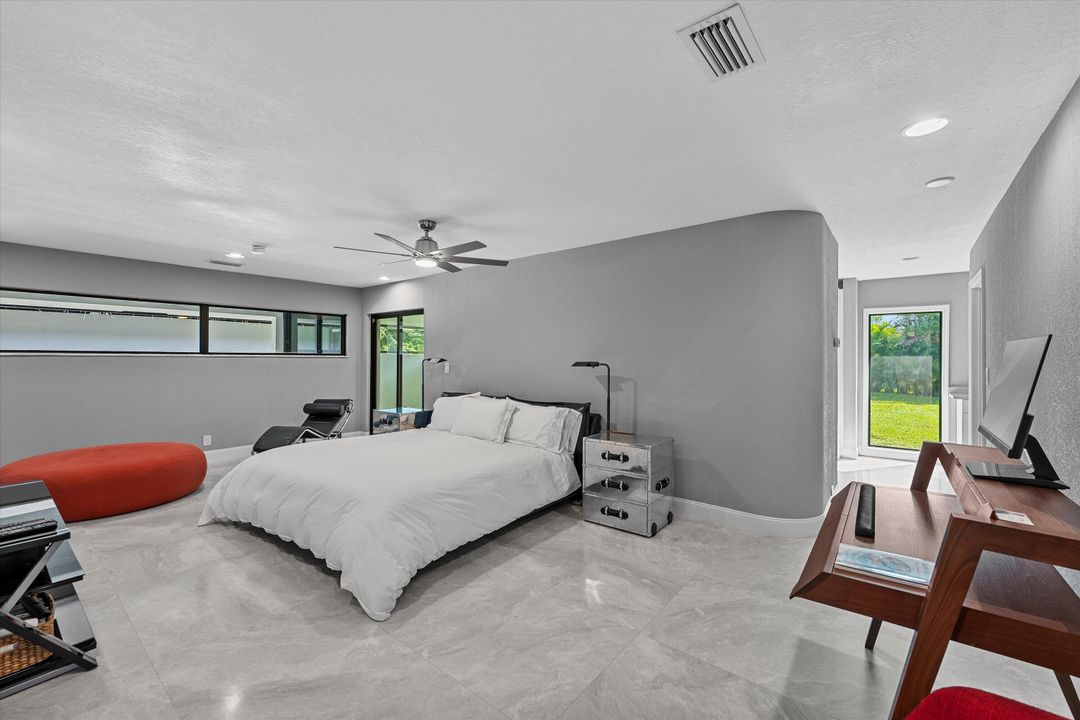 Под контрактом: $1,900,000 (6 спален, 6 ванн, 4292 Квадратных фут)