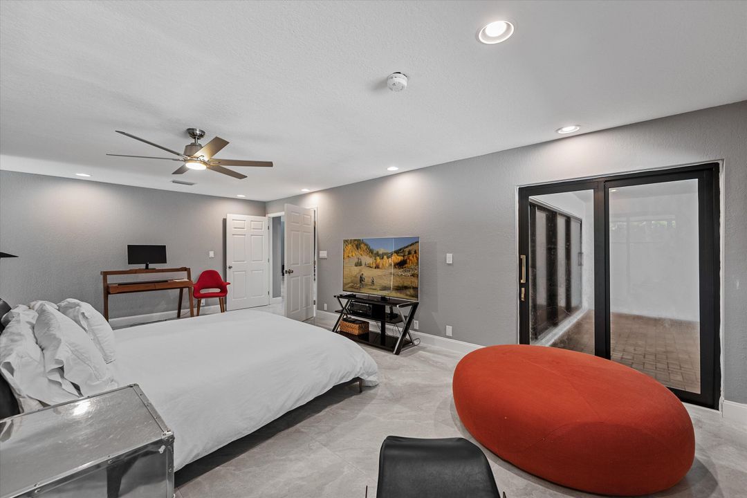 Под контрактом: $1,900,000 (6 спален, 6 ванн, 4292 Квадратных фут)