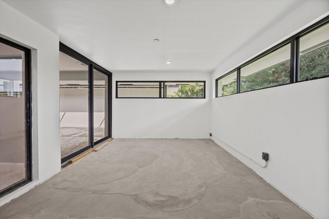 Под контрактом: $1,900,000 (6 спален, 6 ванн, 4292 Квадратных фут)