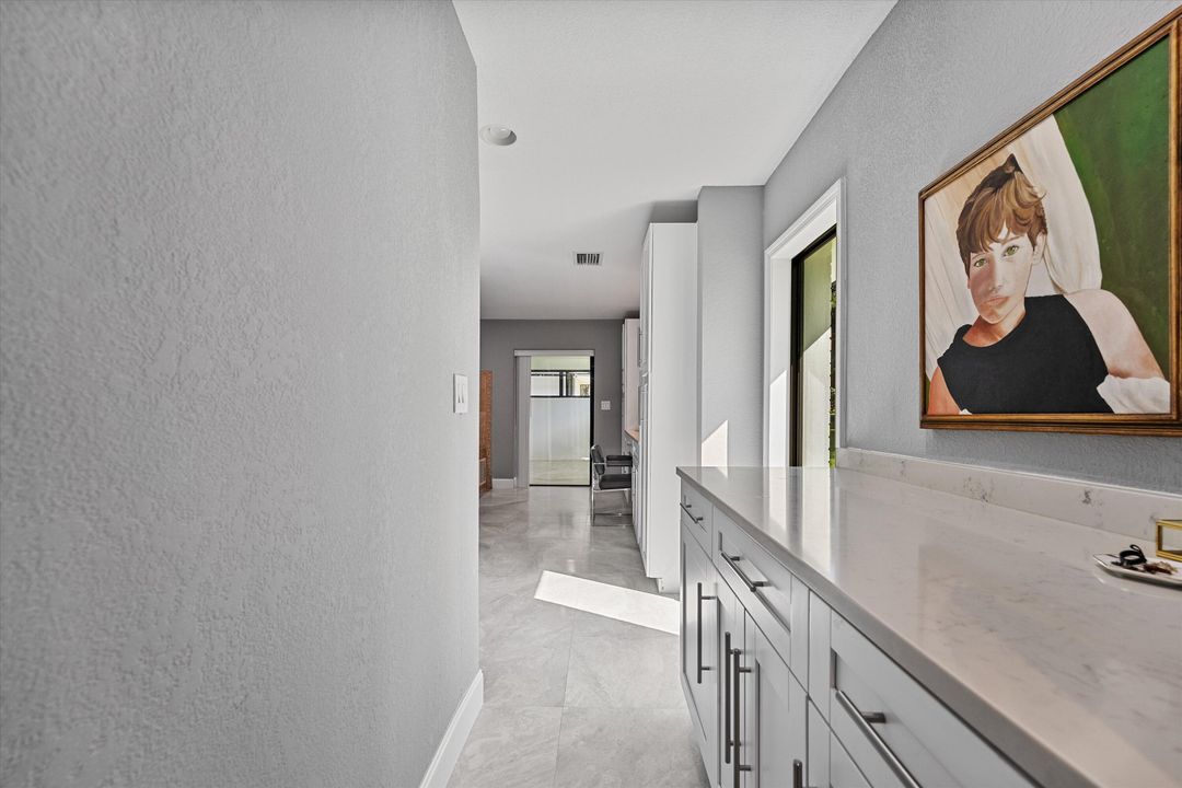 Под контрактом: $1,900,000 (6 спален, 6 ванн, 4292 Квадратных фут)