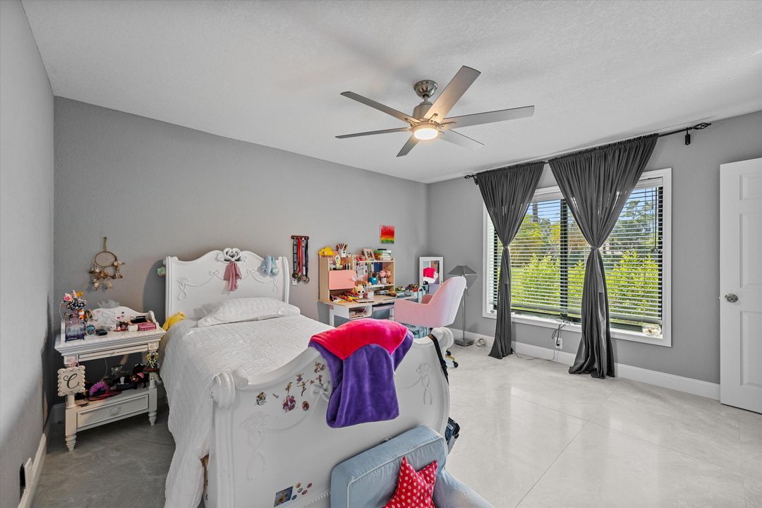 Под контрактом: $1,900,000 (6 спален, 6 ванн, 4292 Квадратных фут)