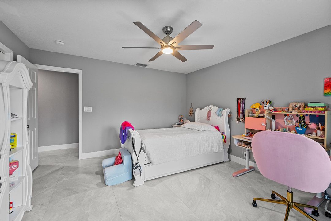 Под контрактом: $1,900,000 (6 спален, 6 ванн, 4292 Квадратных фут)