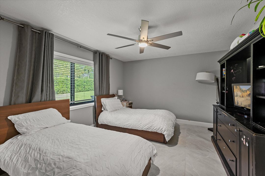 Под контрактом: $1,900,000 (6 спален, 6 ванн, 4292 Квадратных фут)