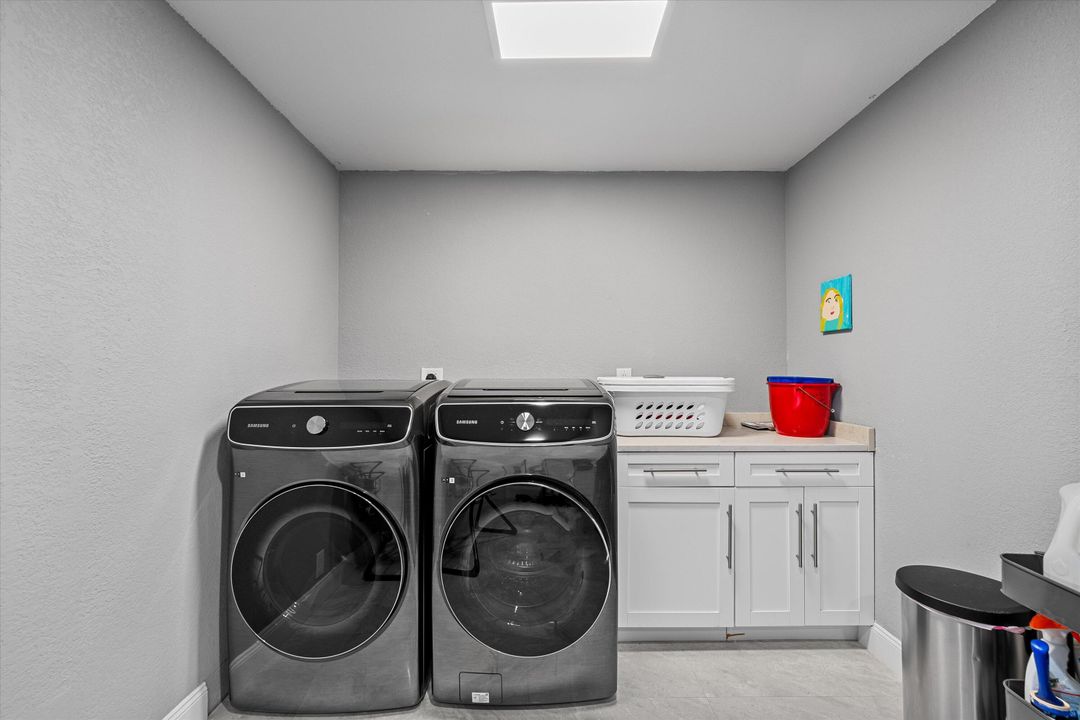 Под контрактом: $1,900,000 (6 спален, 6 ванн, 4292 Квадратных фут)