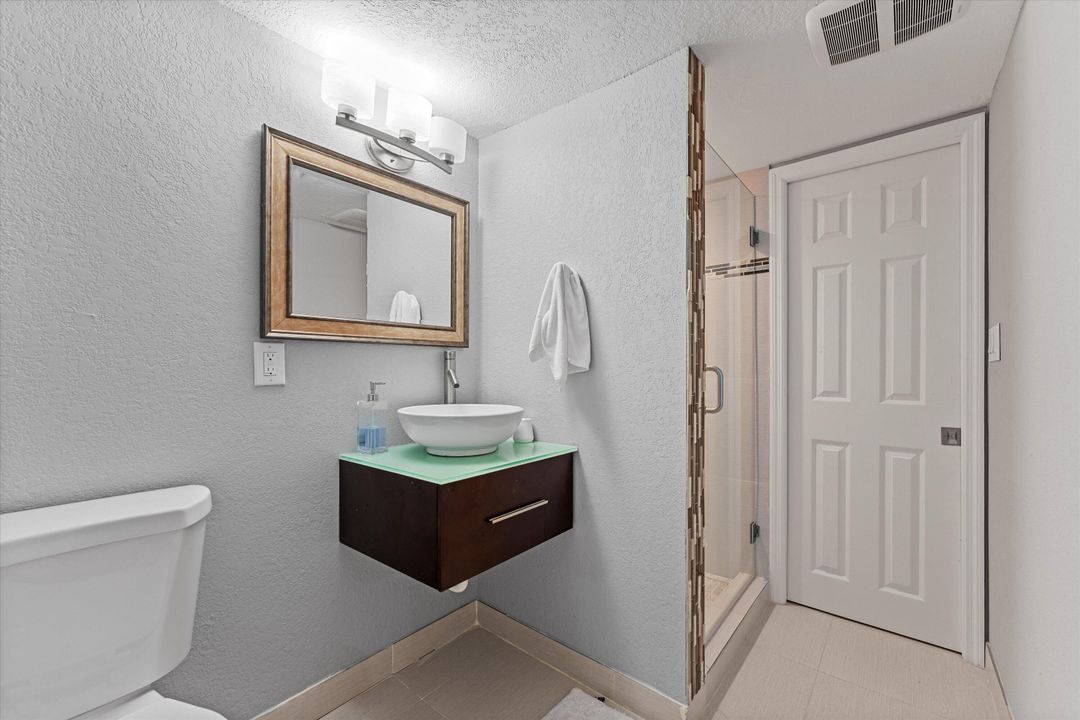 Под контрактом: $1,900,000 (6 спален, 6 ванн, 4292 Квадратных фут)