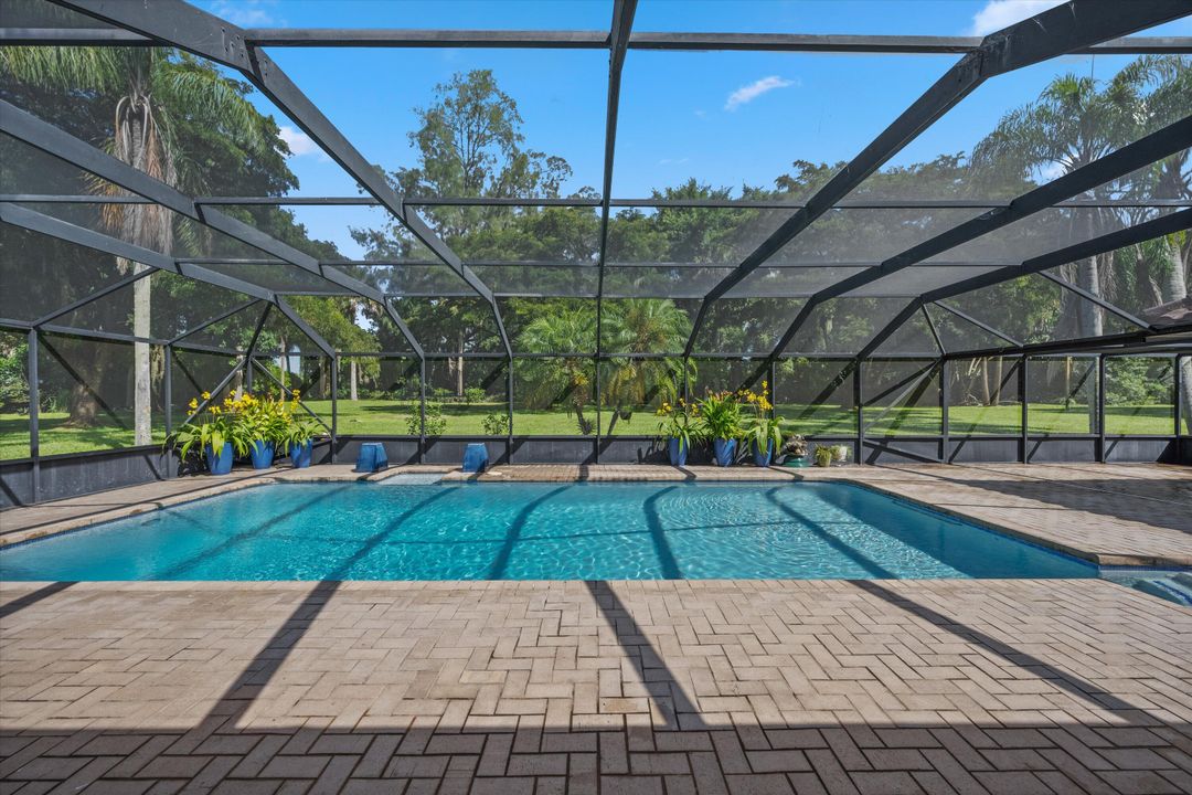 Под контрактом: $1,900,000 (6 спален, 6 ванн, 4292 Квадратных фут)