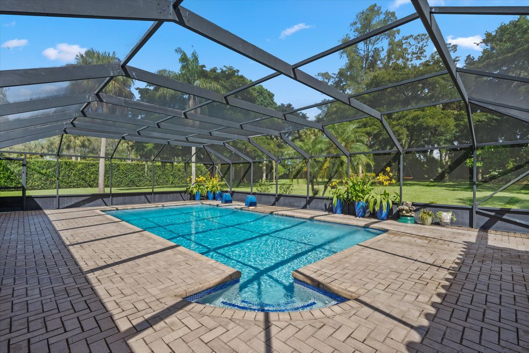 Под контрактом: $1,900,000 (6 спален, 6 ванн, 4292 Квадратных фут)