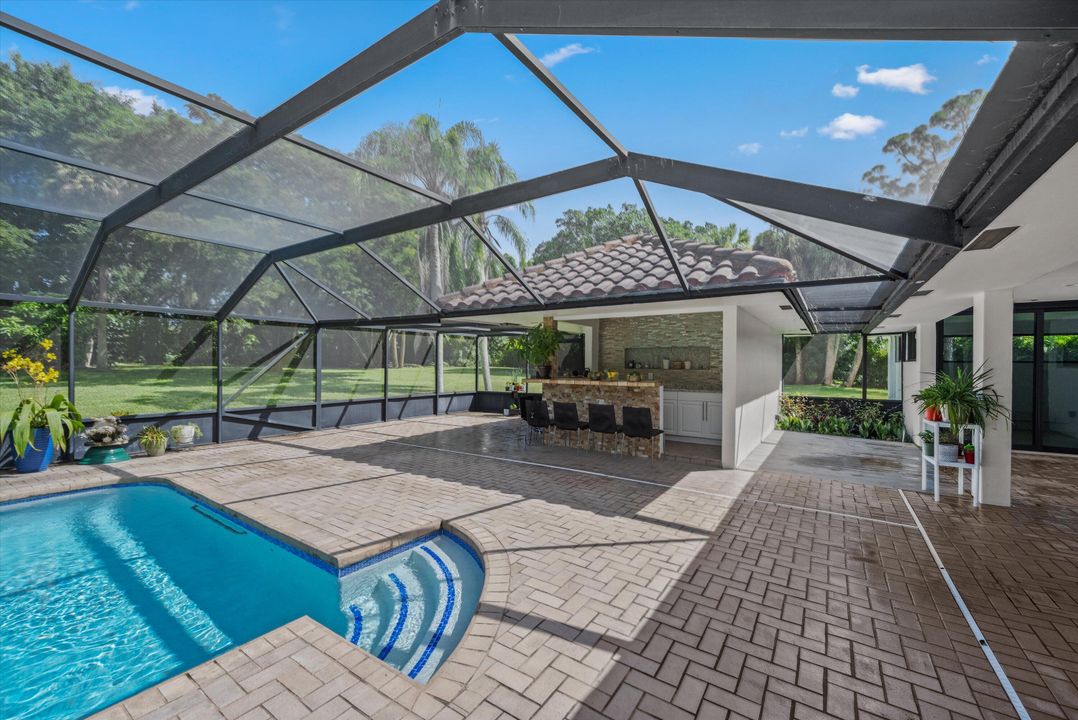 Под контрактом: $1,900,000 (6 спален, 6 ванн, 4292 Квадратных фут)