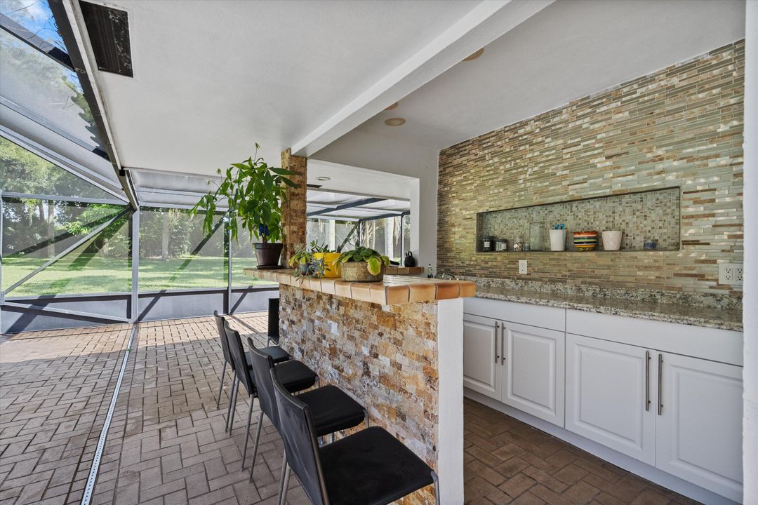 Под контрактом: $1,900,000 (6 спален, 6 ванн, 4292 Квадратных фут)