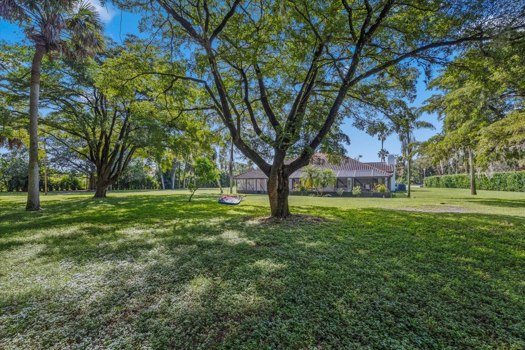 Под контрактом: $1,900,000 (6 спален, 6 ванн, 4292 Квадратных фут)