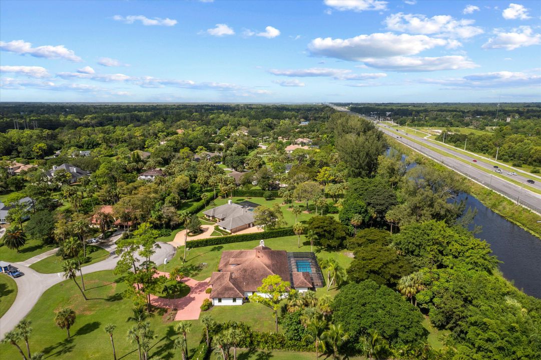 Под контрактом: $1,900,000 (6 спален, 6 ванн, 4292 Квадратных фут)