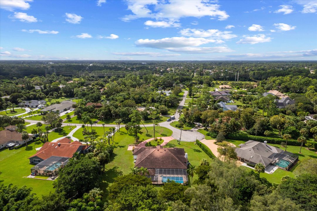 Под контрактом: $1,900,000 (6 спален, 6 ванн, 4292 Квадратных фут)