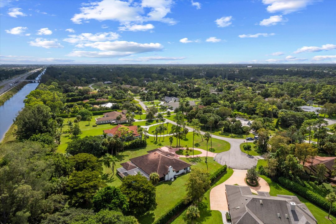 Под контрактом: $1,900,000 (6 спален, 6 ванн, 4292 Квадратных фут)