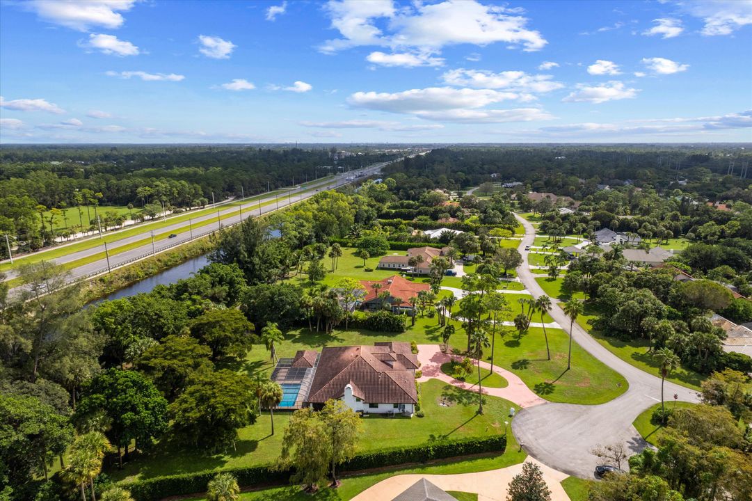 Под контрактом: $1,900,000 (6 спален, 6 ванн, 4292 Квадратных фут)