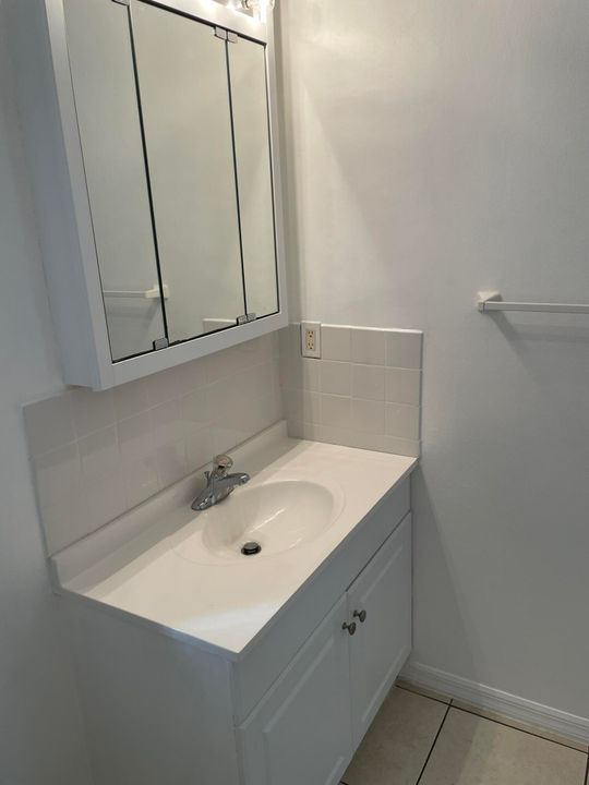 Под контрактом: $2,300 (3 спален, 2 ванн, 1601 Квадратных фут)