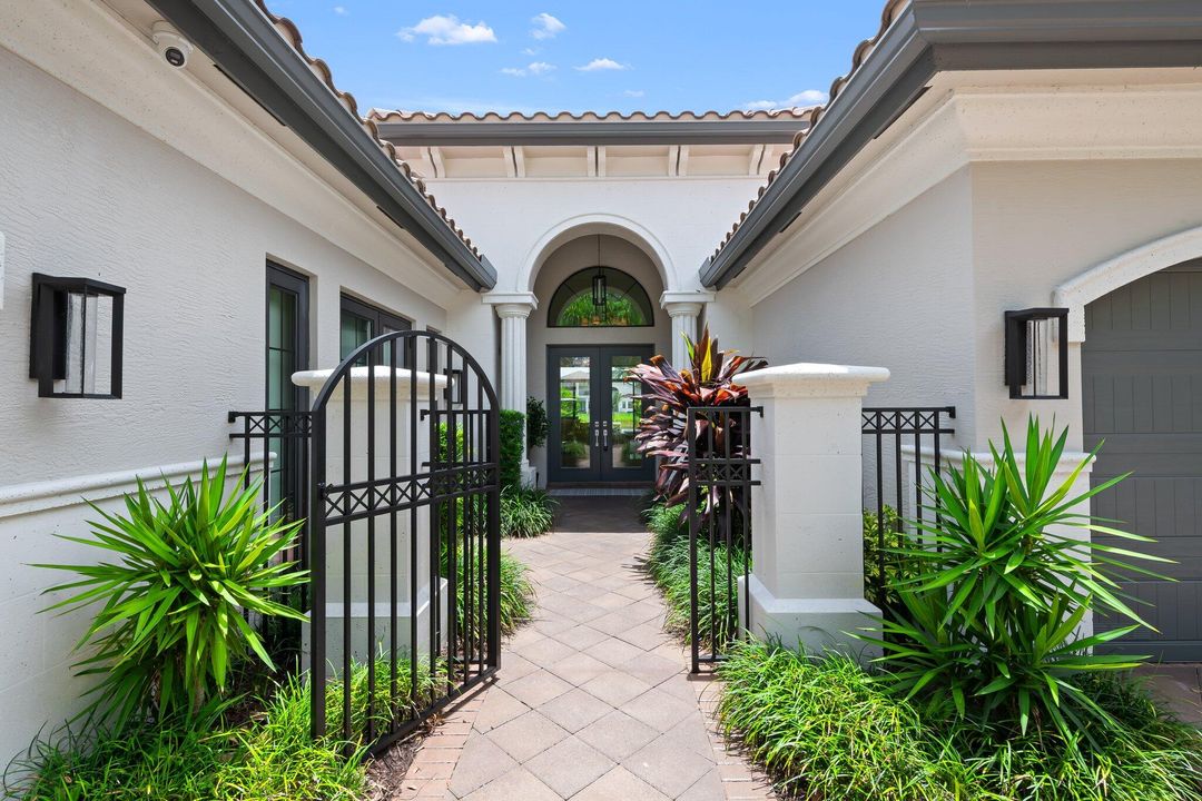 合同活跃: $1,995,000 (3 贝兹, 3 浴室, 3352 平方英尺)