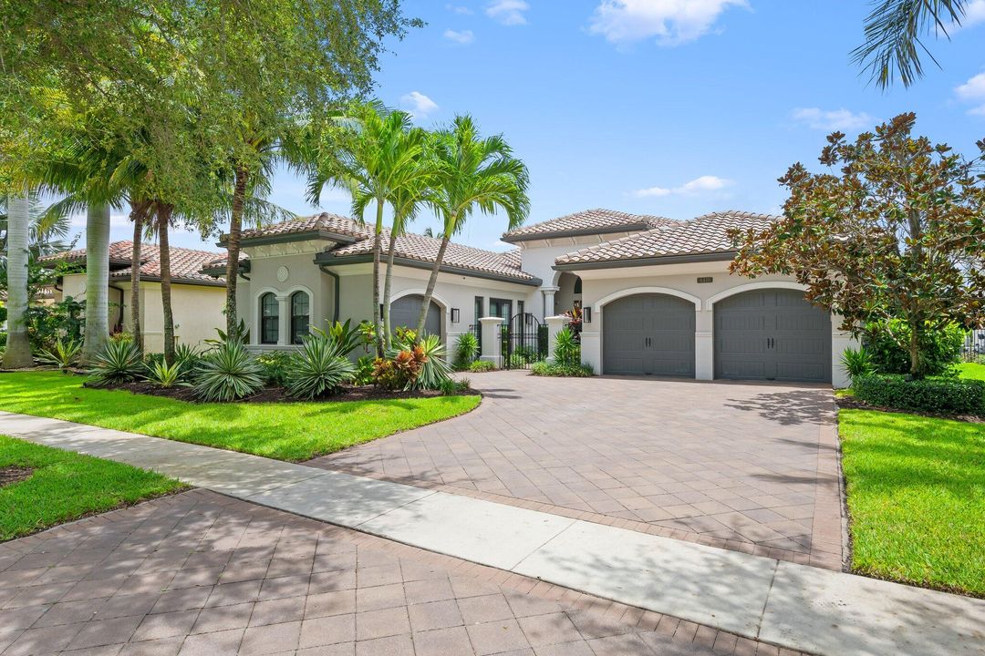 合同活跃: $1,995,000 (3 贝兹, 3 浴室, 3352 平方英尺)