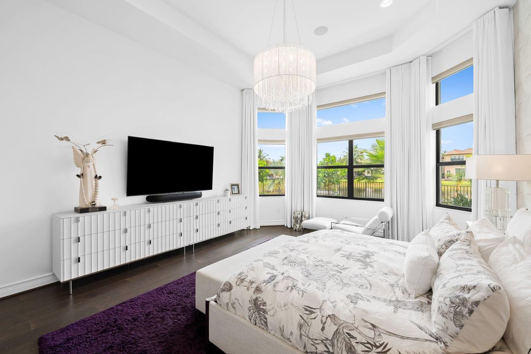 合同活跃: $1,995,000 (3 贝兹, 3 浴室, 3352 平方英尺)