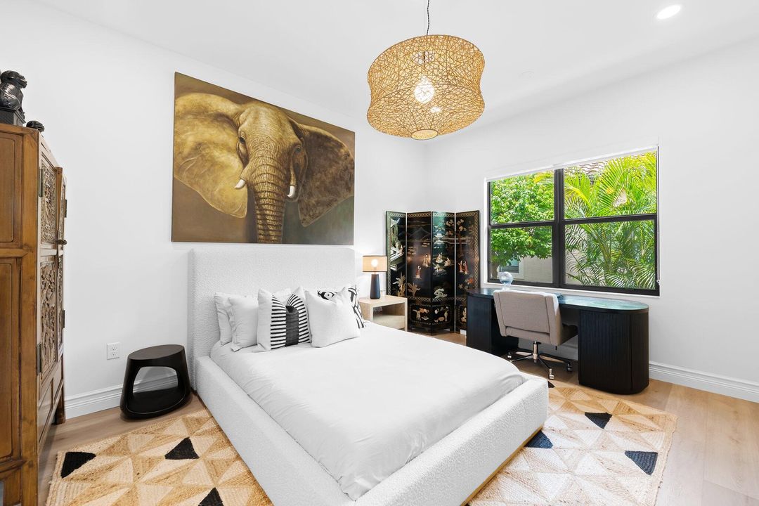 合同活跃: $1,995,000 (3 贝兹, 3 浴室, 3352 平方英尺)