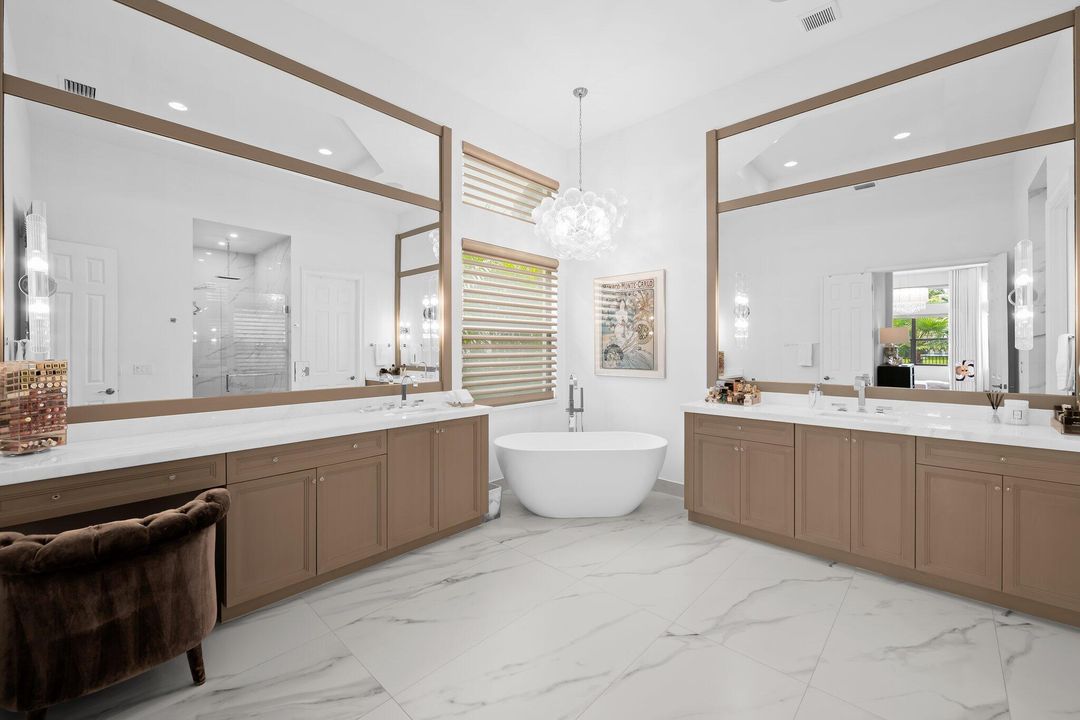 合同活跃: $1,995,000 (3 贝兹, 3 浴室, 3352 平方英尺)