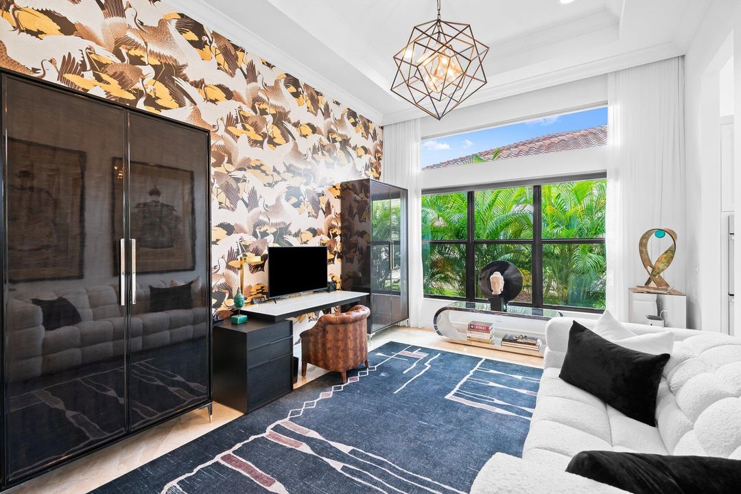 合同活跃: $1,995,000 (3 贝兹, 3 浴室, 3352 平方英尺)