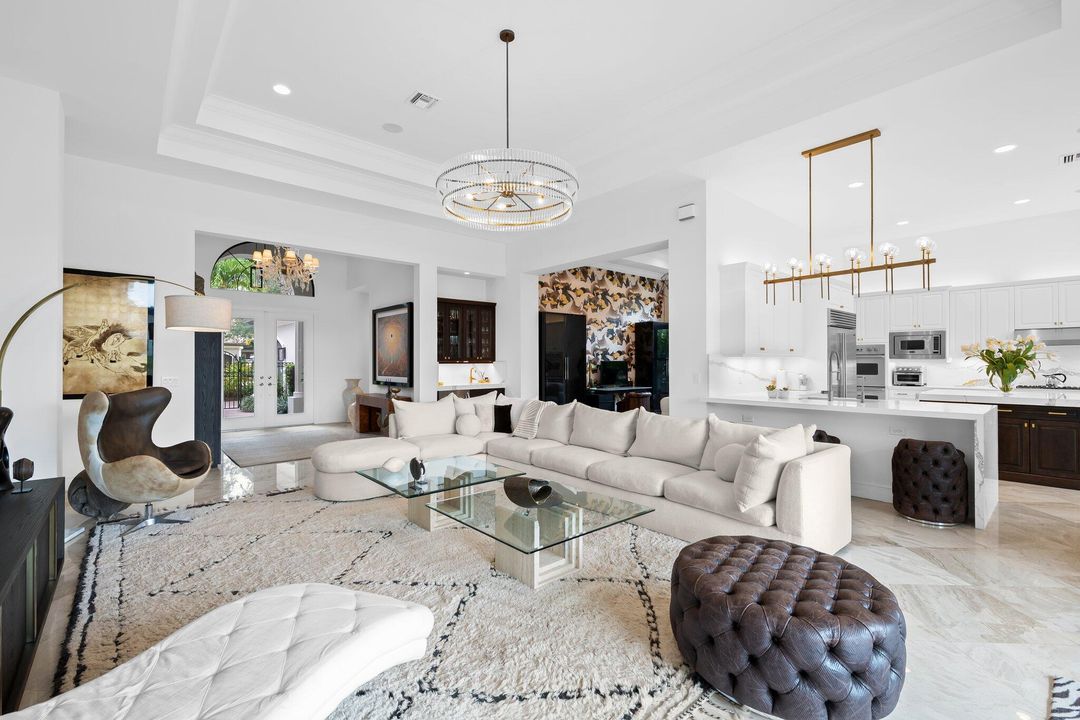 合同活跃: $1,995,000 (3 贝兹, 3 浴室, 3352 平方英尺)