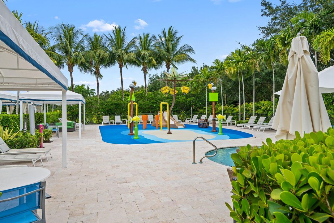 合同活跃: $1,995,000 (3 贝兹, 3 浴室, 3352 平方英尺)