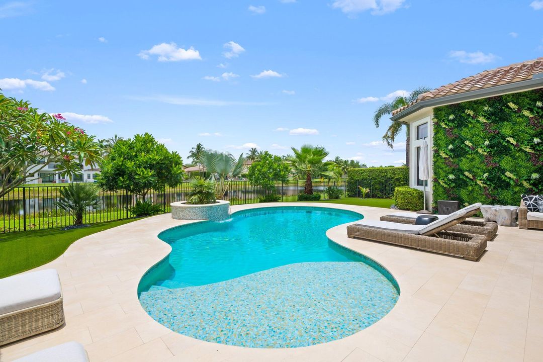 合同活跃: $1,995,000 (3 贝兹, 3 浴室, 3352 平方英尺)