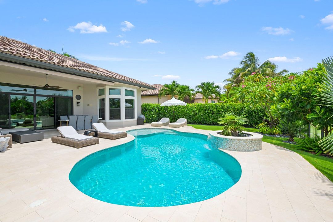 合同活跃: $1,995,000 (3 贝兹, 3 浴室, 3352 平方英尺)