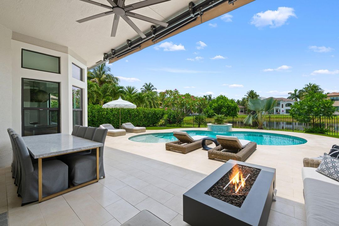 合同活跃: $1,995,000 (3 贝兹, 3 浴室, 3352 平方英尺)