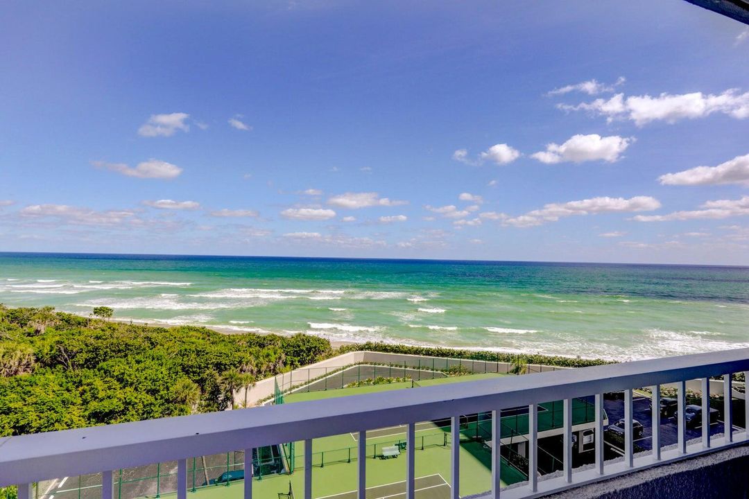 合同活跃: $10,000 (3 贝兹, 2 浴室, 2100 平方英尺)