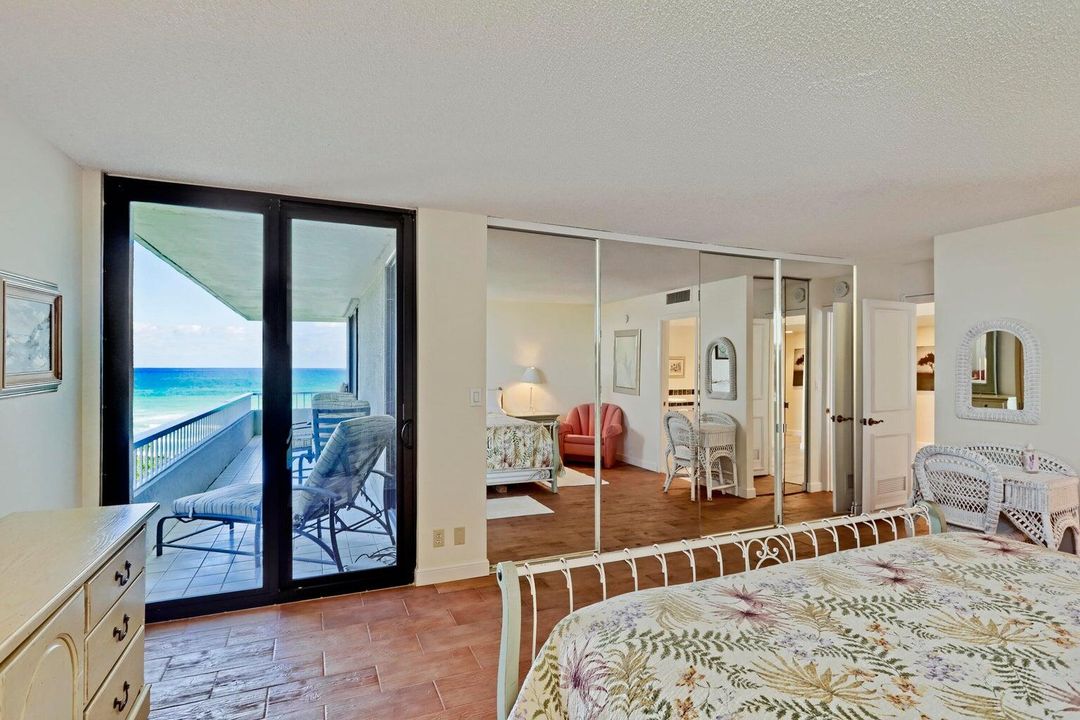 合同活跃: $10,000 (3 贝兹, 2 浴室, 2100 平方英尺)