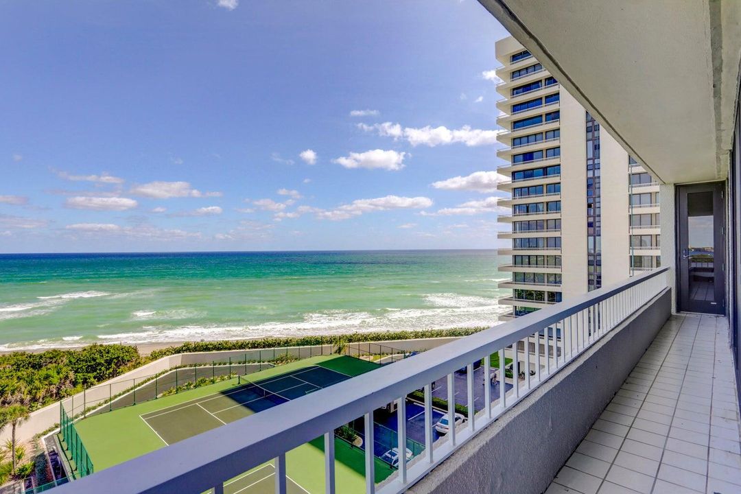 合同活跃: $10,000 (3 贝兹, 2 浴室, 2100 平方英尺)