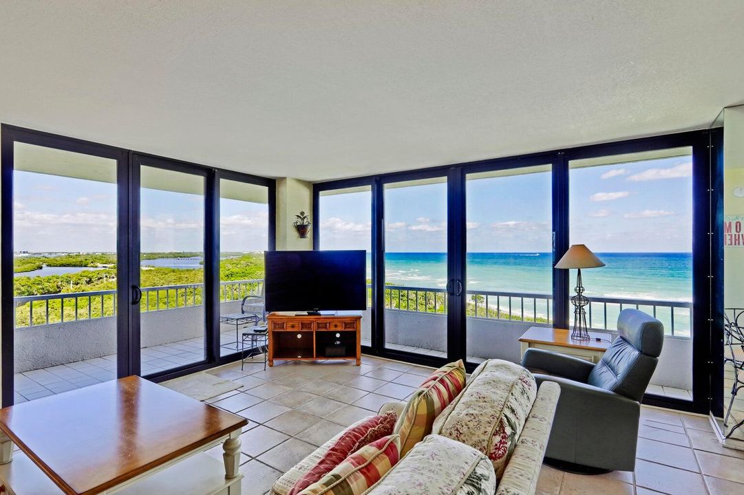 合同活跃: $10,000 (3 贝兹, 2 浴室, 2100 平方英尺)