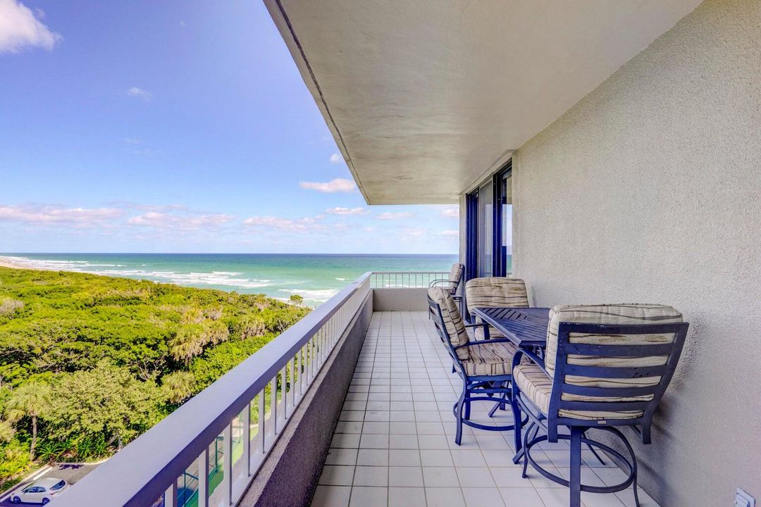 合同活跃: $10,000 (3 贝兹, 2 浴室, 2100 平方英尺)