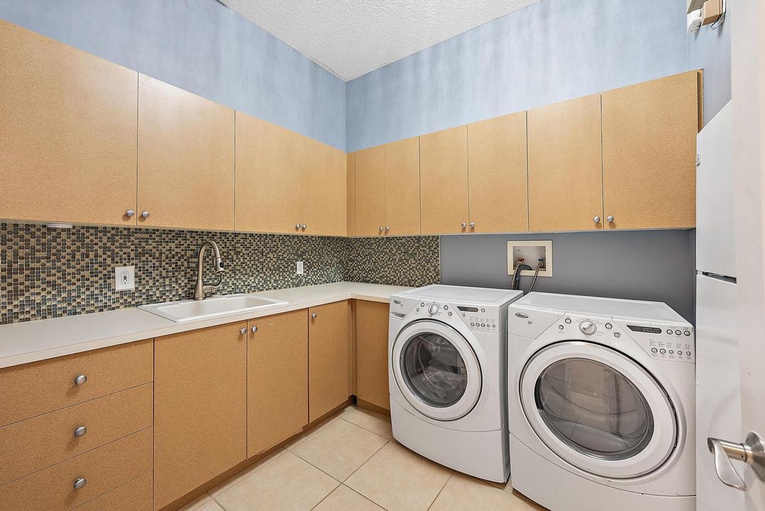 For Sale: $1,899,000 (4 beds, 4 baths, 3834 Square Feet)