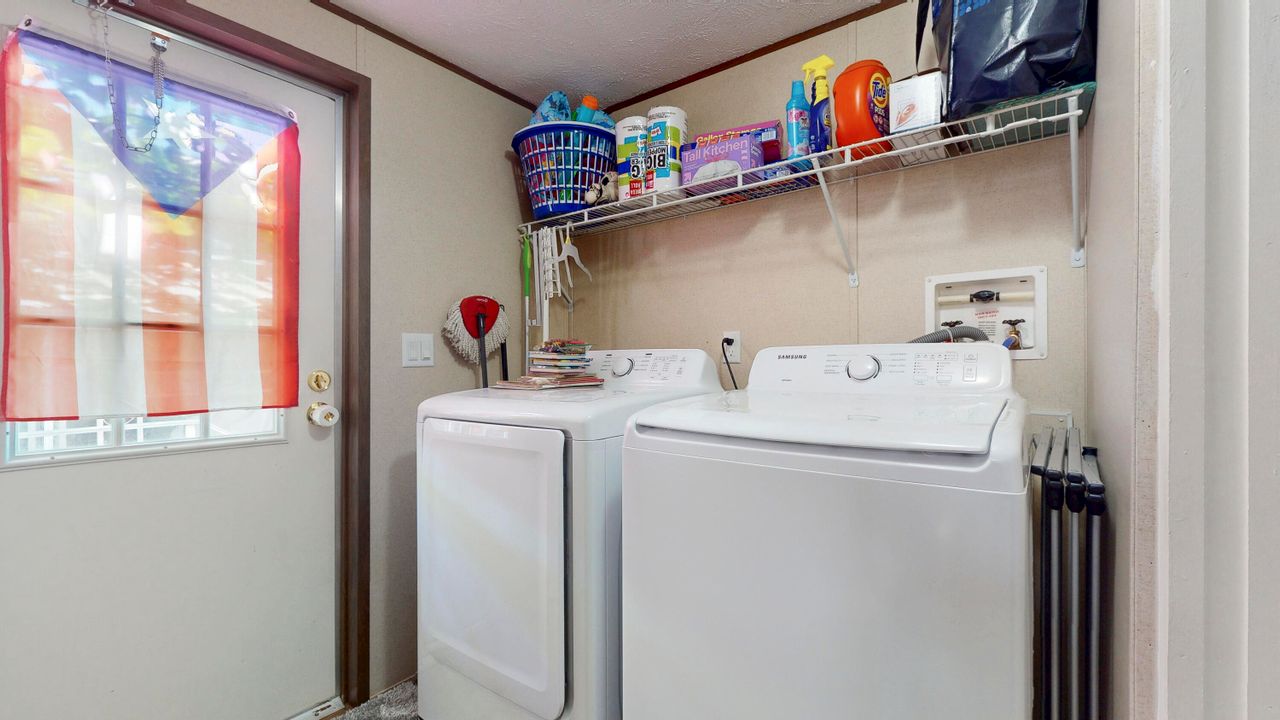 Activo con contrato: $89,999 (3 camas, 2 baños, 960 Pies cuadrados)