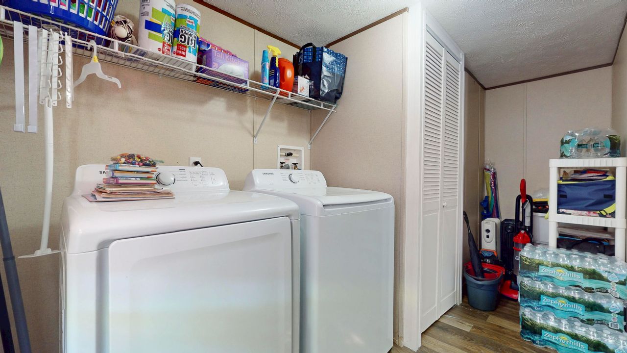 Activo con contrato: $89,999 (3 camas, 2 baños, 960 Pies cuadrados)