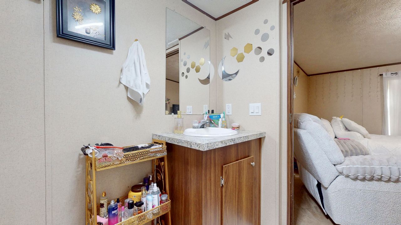 Activo con contrato: $89,999 (3 camas, 2 baños, 960 Pies cuadrados)