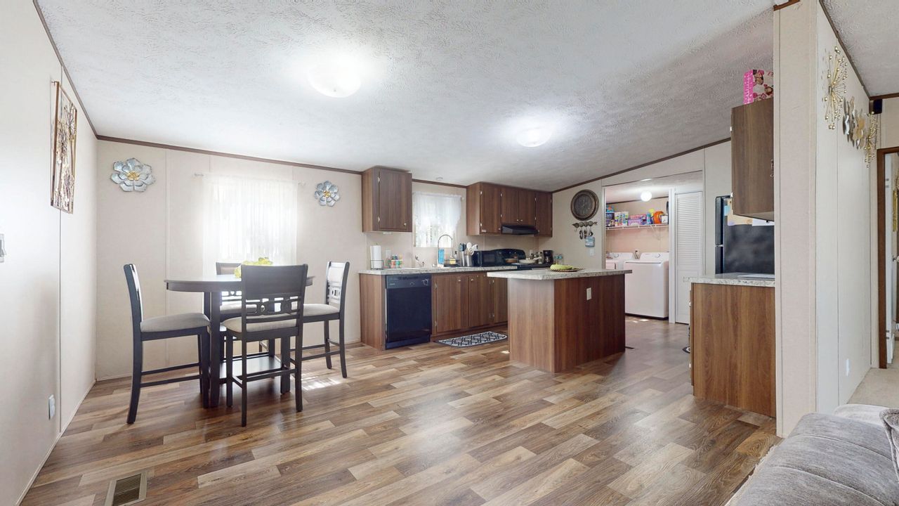 Activo con contrato: $89,999 (3 camas, 2 baños, 960 Pies cuadrados)