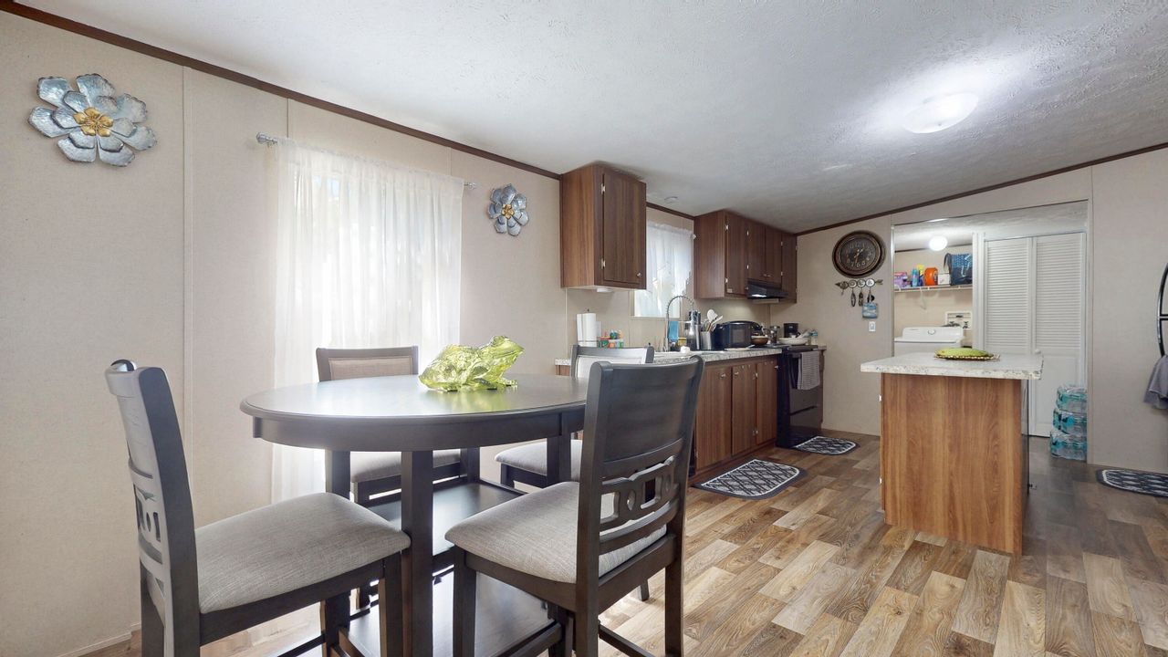 Activo con contrato: $89,999 (3 camas, 2 baños, 960 Pies cuadrados)