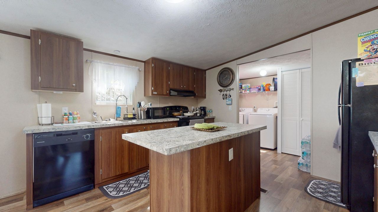 Activo con contrato: $89,999 (3 camas, 2 baños, 960 Pies cuadrados)