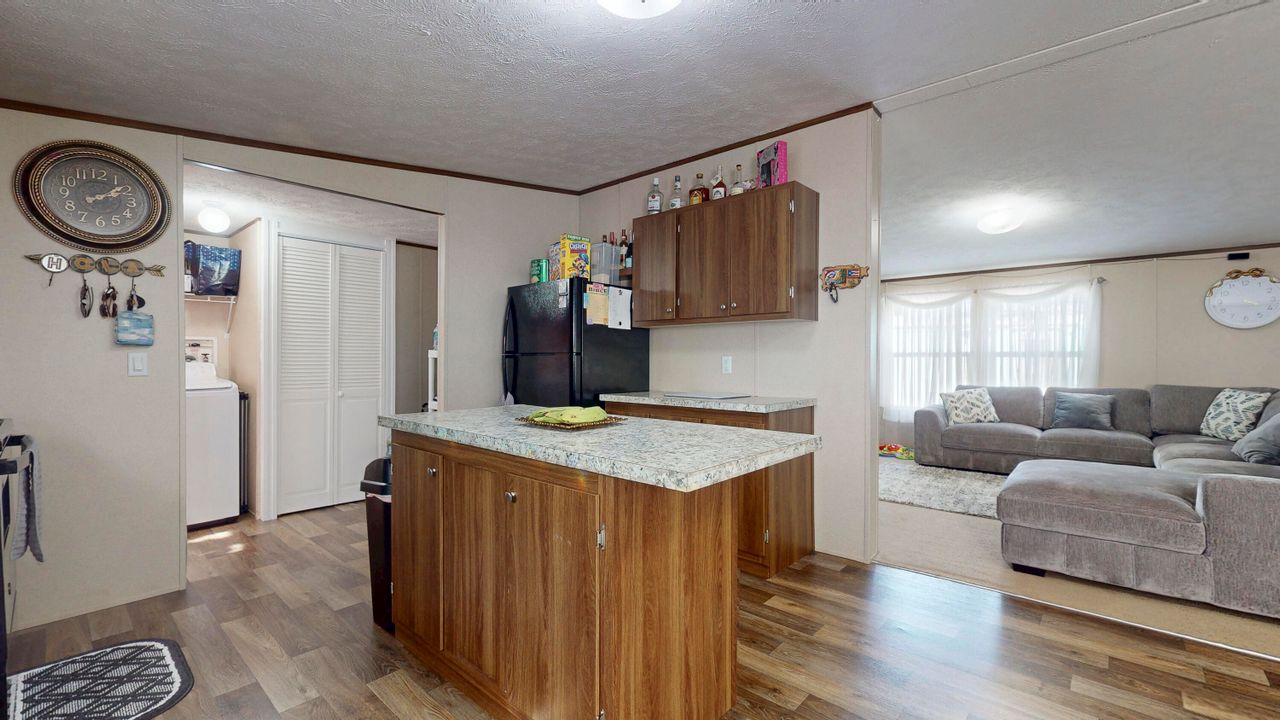 Activo con contrato: $89,999 (3 camas, 2 baños, 960 Pies cuadrados)