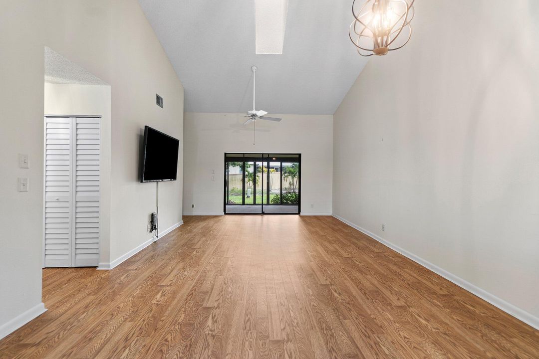 En Venta: $325,000 (2 camas, 2 baños, 1363 Pies cuadrados)