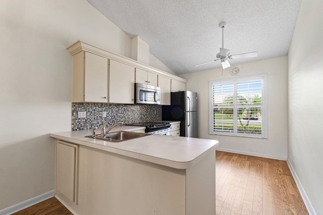 En Venta: $325,000 (2 camas, 2 baños, 1363 Pies cuadrados)