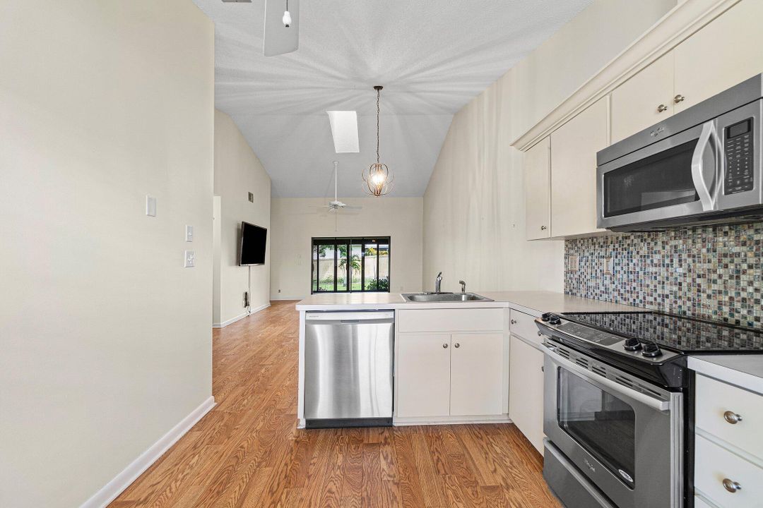 En Venta: $325,000 (2 camas, 2 baños, 1363 Pies cuadrados)