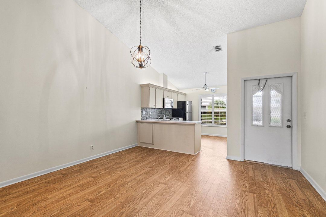 En Venta: $325,000 (2 camas, 2 baños, 1363 Pies cuadrados)