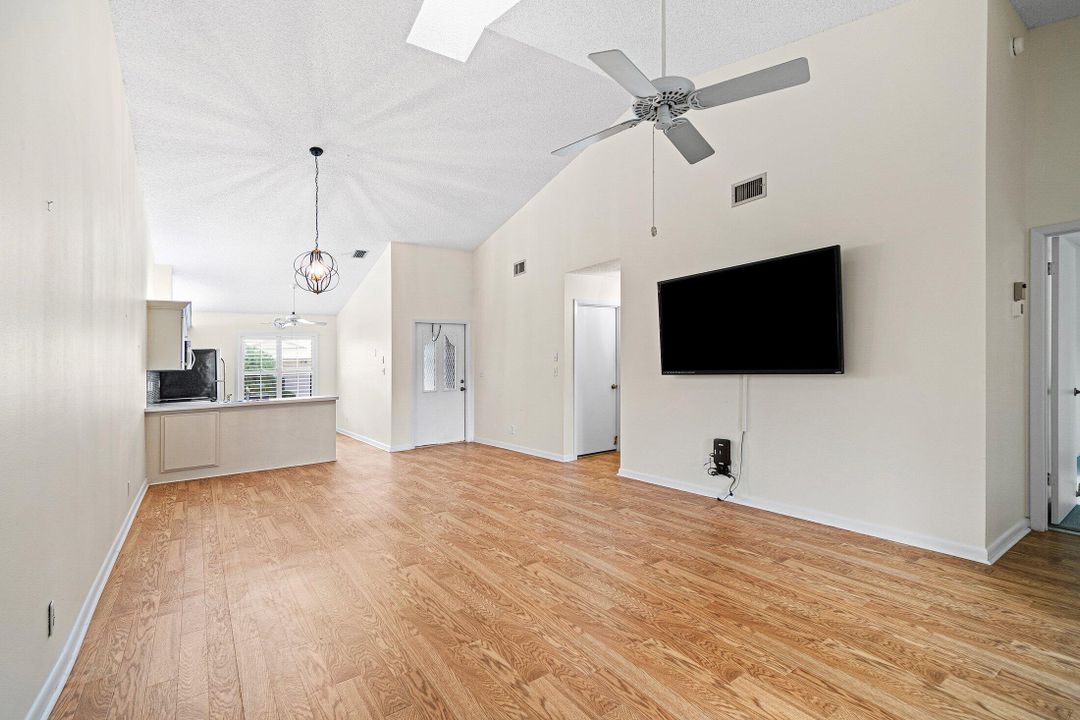 En Venta: $325,000 (2 camas, 2 baños, 1363 Pies cuadrados)