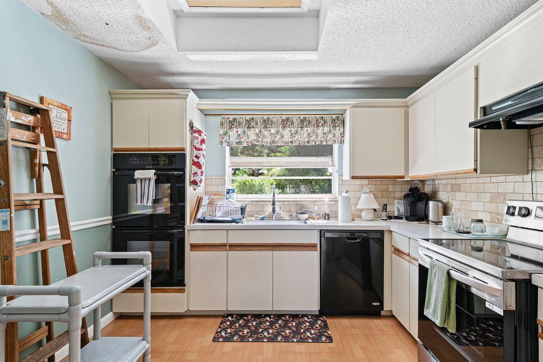 En Venta: $325,000 (2 camas, 2 baños, 1363 Pies cuadrados)